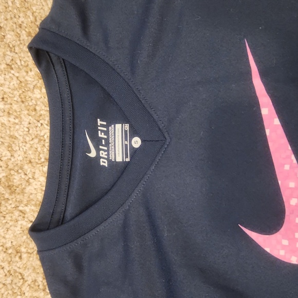 Nike girls tshirt, size small - Picture 5 of 5